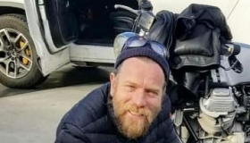 Charley Boorman在Harley LiveWires上完成了漫长的旅程