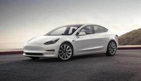 安装新的后马达组件后我们的Tesla Model 3重新启动并运行