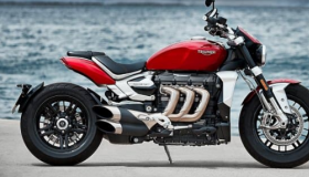 Triumph Rocket 3 R从世界上最大的摩托车发动机汲取动力