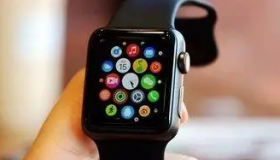 我们在评测中给AppleWatch4颗星称赞它的设计和显示效果